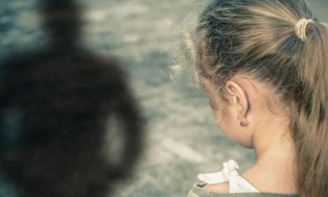 Σοκ στην Καλαμάτα: Ελεύθερος 33χρονος που φέρεται να ασελγούσε στη 10χρονη θετή του κόρη