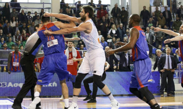 Τα μπουνίδια που άφησαν εποχή στα παρκέ (vids)