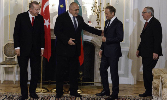 Σύνοδος Κορυφής: Σφυρίζει αδιάφορα ο Ερντογάν για τους Έλληνες στρατιωτικούς και απαιτεί τα πάντα