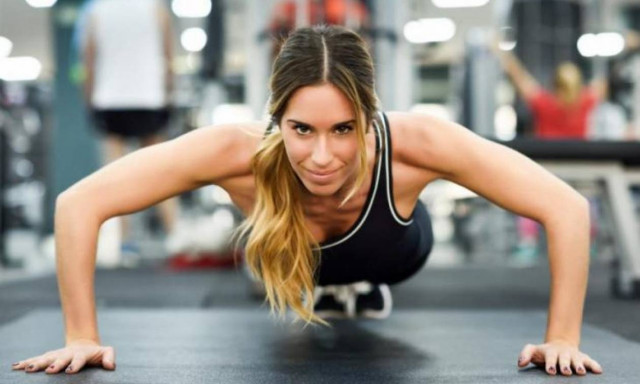 Το πρόγραμμα γυμναστικής που χτυπά στην «καρδιά» της κυτταρίτιδας