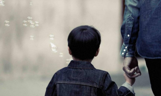 Θρίλερ στο Μενίδι: Προσπάθησαν να απαγάγουν παιδί την ώρα της παρέλασης