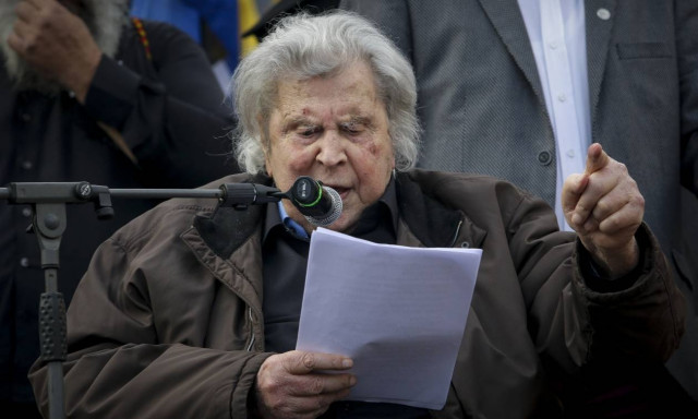 Μίκης Θεοδωράκης: «Βάρβαρο έθιμο» το σούβλισμα αρνιών