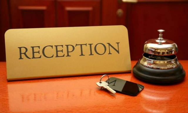 Όλα όσα πρέπει να ξέρετε για το φόρο διαμονής - Τι ισχύει για Airbnb και... ερωτικές «φωλιές»