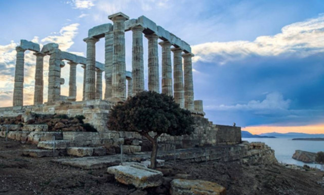 Το ΚΑΣ έριξε «άκυρο» σε διάσημο σκηνοθέτη που ήθελε να κάνει γυρίσματα στο Σούνιο