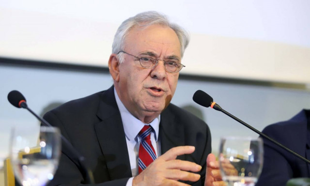 Δραγασάκης: Χωρίς ισχυρή βιομηχανία δεν μπορούμε να είμαστε βιώσιμοι στο ευρώ