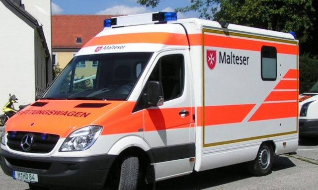 Ένας νεκρός και πολλοί τραυματίες σε τροχαίο με λεωφορείο