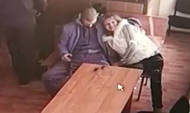 ΑΠΙΣΤΕΥΤΟ! Του έκανε στοματικό σεξ μέσα στο δικαστήριο – Η φωτογραφία… ντοκουμέντο