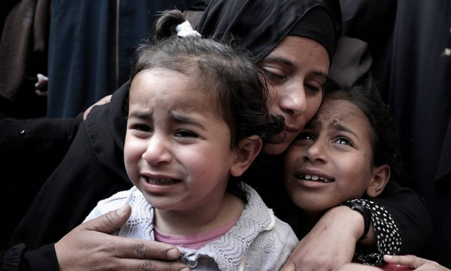 Με αίμα βάφτηκε η Γάζα: Ισραηλινοί στρατιώτες πυροβολούν Παλαιστινίους στο «ψαχνό» - 70 τραυματίες