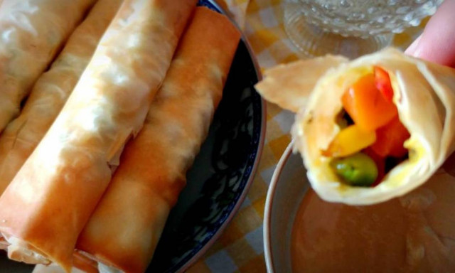 Ρολάκια λαχανικών (spring rolls) & dip ταχινιού