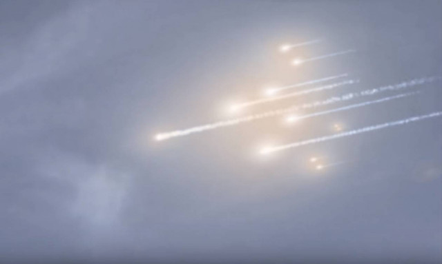 «Φωτιά από ψηλά»: Δείτε το υπερθέαμα της συντριβής του διαστημικού σταθμού Tiangong-1 στη Γη (Vid)