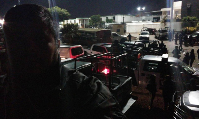 Εικόνες φρίκης: Κρατούμενοι σε φυλακή έκαψαν ζωντανούς έξι αστυνομικούς (ΠΡΟΣΟΧΗ! ΣΚΛΗΡΕΣ ΕΙΚΟΝΕΣ)