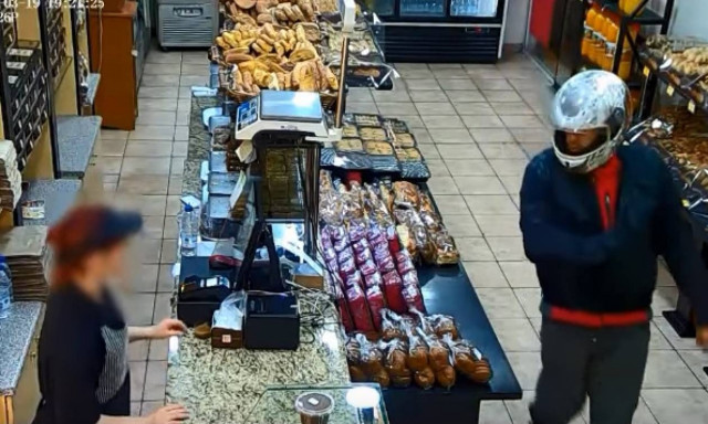 Αυτός είναι ο ληστής με το κράνος που είχε ρημάξει τους φούρνους της δυτικής Αττικής