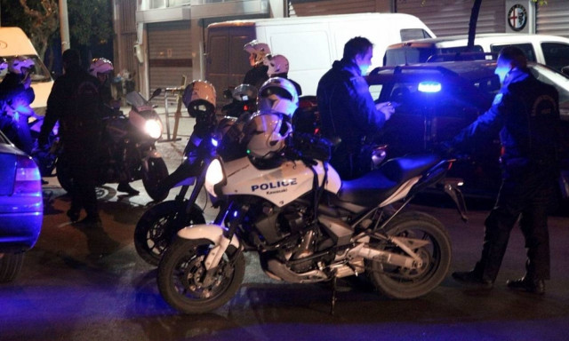 Αιματηρή συμπλοκή στο κέντρο της Θεσσαλονίκης: Ένας τραυματίας, επτά προσαγωγές