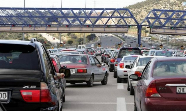 Αδειάζει η Αθήνα: Αυξημένη κίνηση σε λιμάνια, αεροδρόμια και εθνικές οδούς