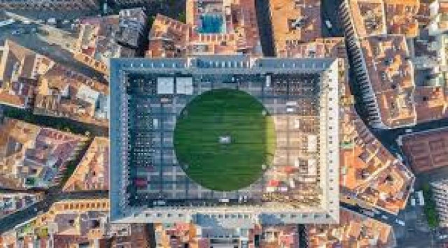 Ένα... πρόσκαιρο πάρκο σε μία ιστορική πλατεία της Ευρώπης!