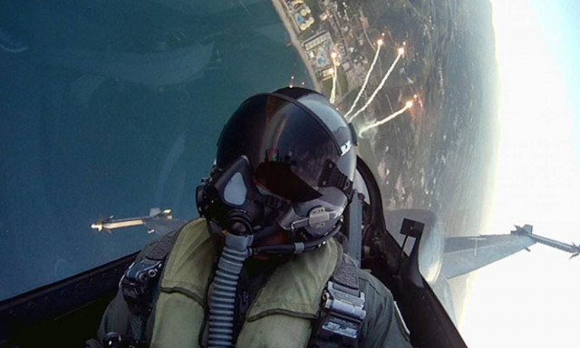 Ελληνικό F-16 πήρε στο κυνήγι τουρκικό μη επανδρωμένο αεροσκάφος