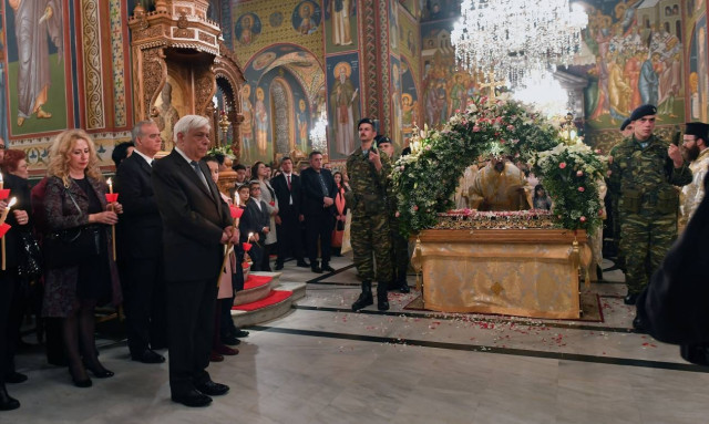 Πάσχα 2018: Στην περιφορά του Επιταφίου στην Καλαμάτα ο Προκόπης Παυλόπουλος