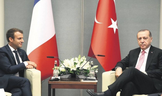 Έξαλλος… ξανά με τον Μακρόν ο Ερντογάν: Υποθάλπεις τρομοκράτες!