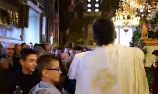 Ναύπλιο: Με μπρίκια, κουδούνια και κατσαρόλες η πρώτη Ανάσταση (vid)