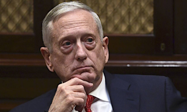 Θεωρίες συνωμοσίας: Για αυτά τα εξωφρενικά σχόλια στο Facebook έχασε τη δουλειά του στο  Πεντάγωνο