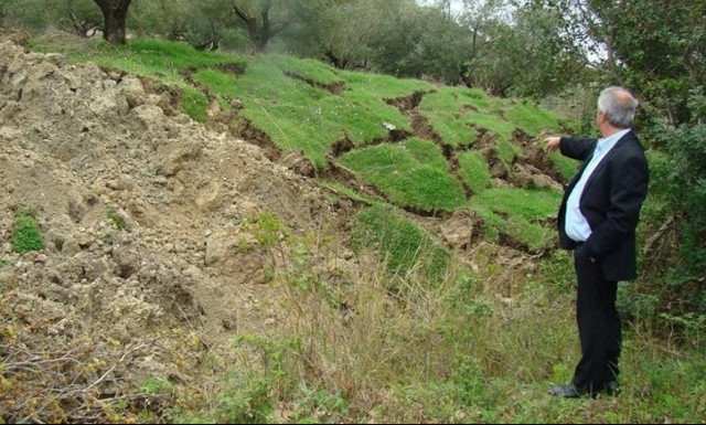 Εικόνες σοκ στην Κρυοπηγή Πρέβεζα: Η γη «κόβεται» και μετακινείται! (pics)