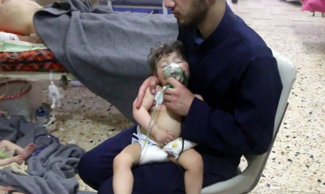 Επίθεση με χημικά στη Συρία: Νέα σενάρια για χρήση του αερίου «σαρίν» - Μαίνονται οι αντιδράσεις