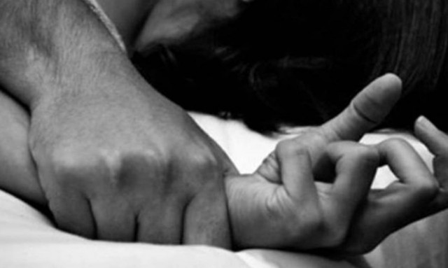 Σταρ σοκάρει με την ομολογία της: «Με βίασε μία συμμορία στο σχολείο» (pic)