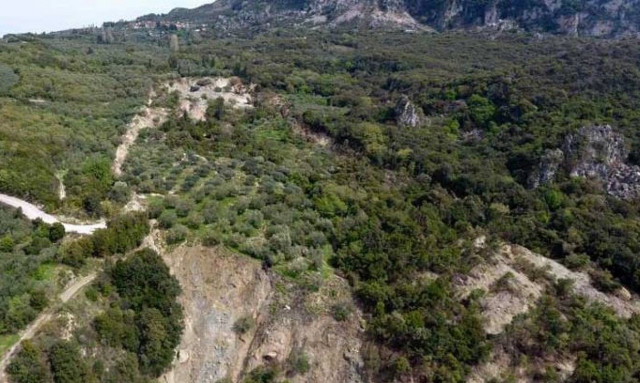 Πρέβεζα: Εικόνες καταστροφής στην Κρυοπηγή - Συνεχίζεται η κατολίσθηση (vid)