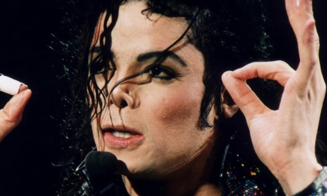 Οικογενειακή φωτογραφία με τον Μάικλ Τζάκσον «άναψε φωτιές» στο twitter! (pic)