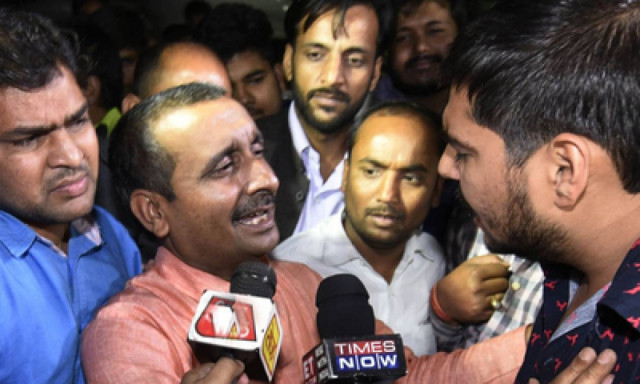 Φρίκη και οργή στην Ινδία: Βουλευτής κατηγορείται ότι βίασε ανήλικο κορίτσι (Pics+Vid)