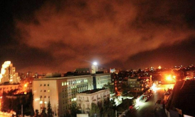 Πόλεμος Συρία: Οι πρώτες εικόνες από τη φλεγόμενη Δαμασκό