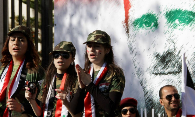 Συρία: Χορεύουν και τραγουδούν στη Δαμασκό μετά τους βομβαρδισμούς (vids+pics)