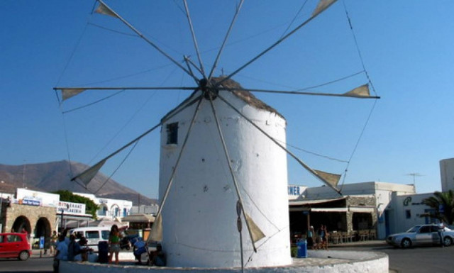 Το… απόκοσμο καιρικό φαινόμενο που «εξαφάνισε» την Πάρο – Δείτε το ανατριχιαστικό βίντεο