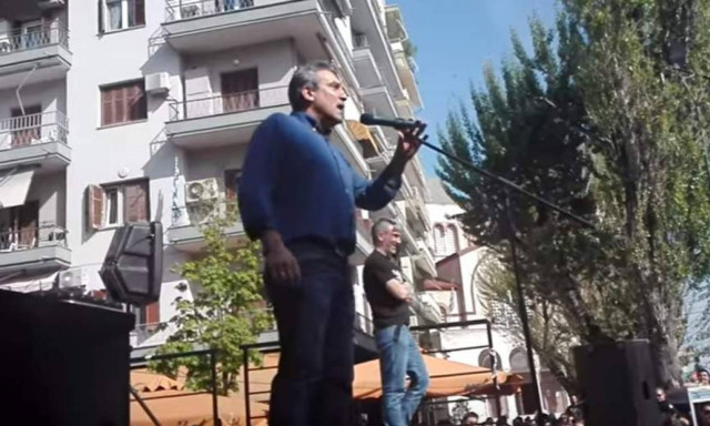 Βουλευτής φωνάζει μαζί με οπαδούς: «Να καεί, να καεί, η πουτ@@@ η Βουλή» (video)