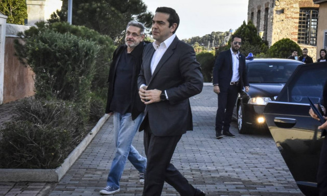 Μαζί με τον αρχηγό ΓΕΕΘΑ ο Αλέξης Τσίπρας στο Καστελλόριζο