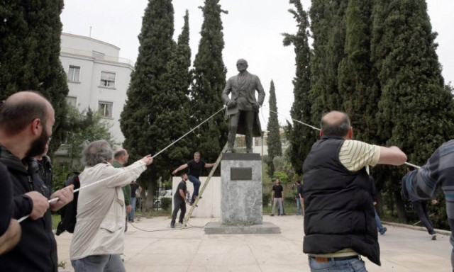 Επεισόδια στο κέντρο της Αθήνας κατά τη διάρκεια του αντιπολεμικού συλλαλητηρίου