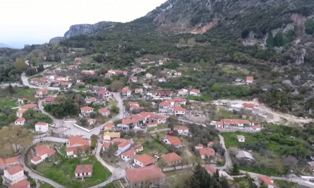 Πρέβεζα: «Πρωτοφανής» κατολίσθηση διαρκείας στην Κρυοπηγή (vids)