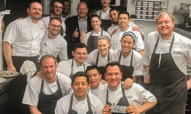 Φιλοδώρημα... 2.000 δολαρίων άφησε άφωνο υπάλληλο εστιατορίου!