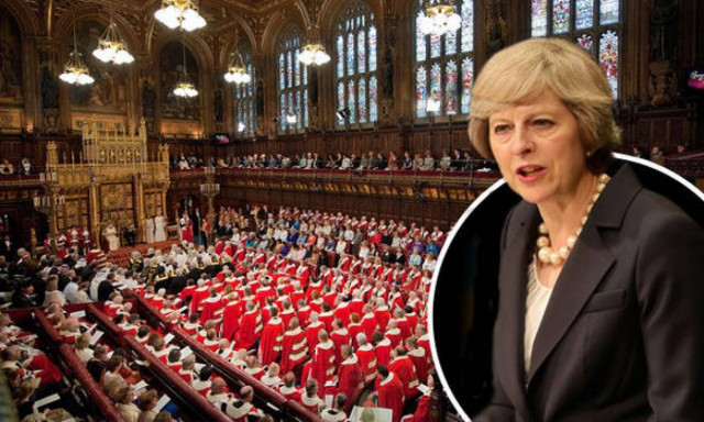 Brexit: Οδυνηρή ήττα για την Τερέζα Μέι στη Βουλή των Λόρδων