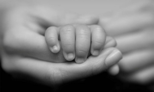 Σφοδρές αντιδράσεις για το νομοσχέδιο υιοθεσίας παιδιών από ομόφυλα ζευγάρια