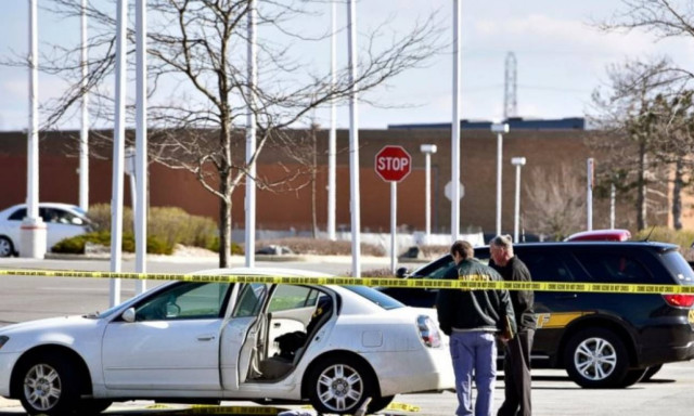 Τραγωδία: Κοριτσάκι 3 ετών πυροβόλησε την έγκυο μητέρα του μέσα στο αυτοκίνητό της