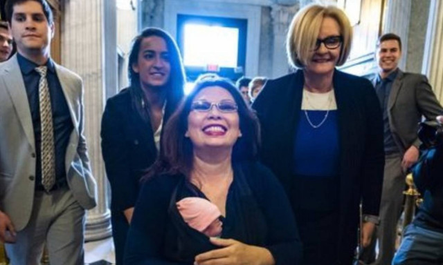 Βρέφος ψήφισε στη Γερουσία! (vid)