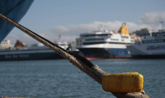 Δεμένα τα πλοία σε Κέρκυρα και Ηγουμενίτσα την Πρωτομαγιά