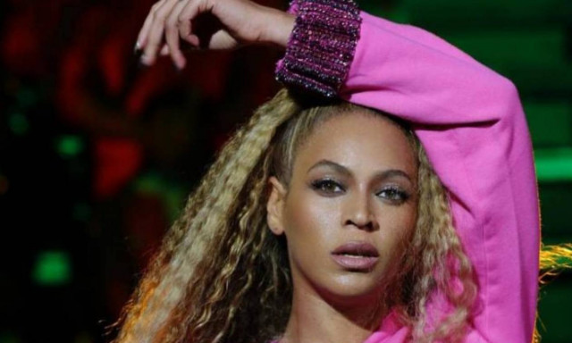 Πώς ο makeup artist της Beyoncé αφαιρεί τη λιπαρότητα από το πρόσωπό της