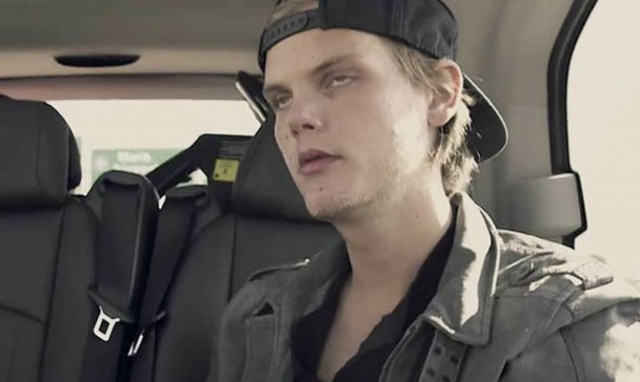 Avicii: Σοκαριστικό βίντεο! Δεν μπορούσε να κρατήσει τα μάτια του ανοιχτά