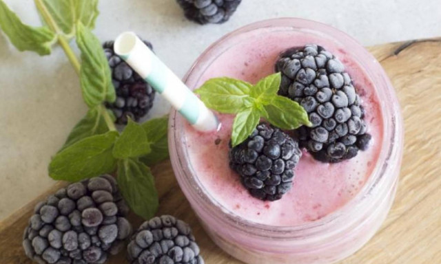 Ο χυμός που πρέπει να πίνεις μετά τη γυμναστική για να «χτίσεις» μύες