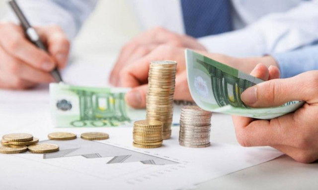 «Αναστενάζουν» οι πολίτες στις Εφορίες - Τι μας περιμένει έως τέλος του χρόνου