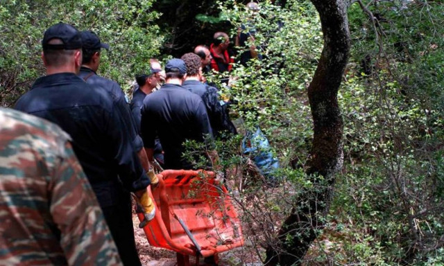 Ηράκλειο: Τραγική κατάληξη για έναν 53χρονο - Η στιγμή που ανασύρεται νεκρός από γκρεμό (vids)