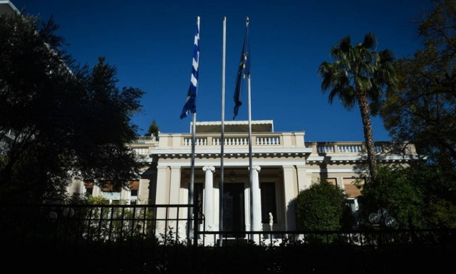 «Πόλεμος» ανακοινώσεων μεταξύ Μαξίμου και Νέας Δημοκρατίας