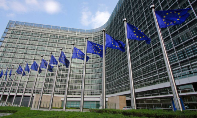 Κομισιόν: Χαμηλώνει τον πήχη της ανάπτυξης για την Ελλάδα